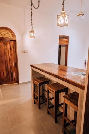 Mini-fridge, oven, coffee/tea maker, electric kettle - Orient Beach Hotel (Bwejuu)