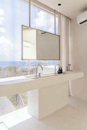 Luxury Villa, Balcony, Ocean View | Bathroom | Rainfall showerhead, hair dryer, towels, soap - Villa Namiko by Alfred in Bali (Pecatu)