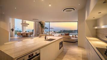 Luxe villa, balkon, uitzicht op oceaan | Privékeuken | Een koelkast, een magnetron, een oven, een kookplaat