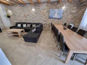 TV, video games, table tennis - Stone House With Pool (Tribalj)