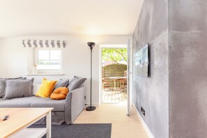 TV, stereo - Fließende Übergänge, Freigelegtes Mauerwerk, ein Mix aus Weiß und Grau Gepaart m (Wenningstedt-Braderup (Sylt))