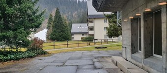 Apartment close to the ski slopes (Prada Laax)