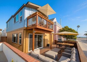 Outdoor dining - Beach Home with Family Friendly Amenities, Jacuzzi, and Ocean Views (SAN DIEGO)