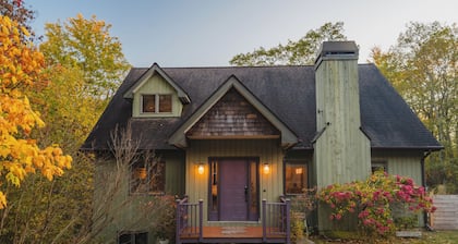 Cold Spring Mountain Retreat: Secluded Autumn Oasis