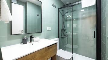 بنتهاوس بريميم | حمام | تجهيزات دش، مجففات شعر، مناشف، صابون