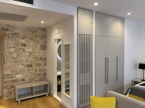 Deluxe Suite, 1 King Bed with Sofa bed, City View | 1 bedroom, hypo-allergenic bedding, in-room safe, desk - Priuli Heritage Suites (Split)