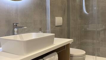 Deluxe Suite, 1 King Bed with Sofa bed, City View | Bathroom | Shower, free toiletries, hair dryer, bathrobes