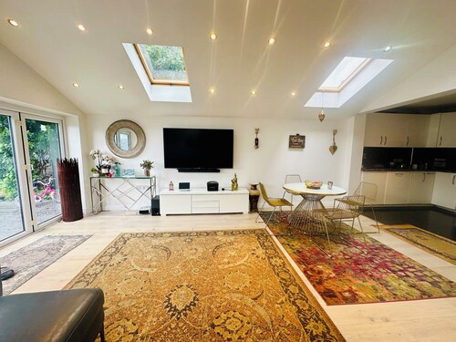 Large Beautiful 5 BED Home in LONDON