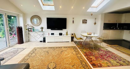 Large Beautiful 5 BED Home in LONDON