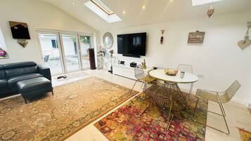 Smart TV, music library