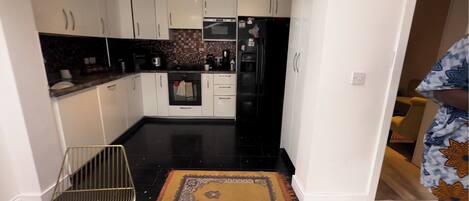 Batterie de cuisine, vaisselle et ustensiles