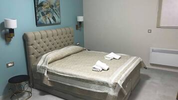 Family Room | 1 bedroom, soundproofing, iron/ironing board, free WiFi