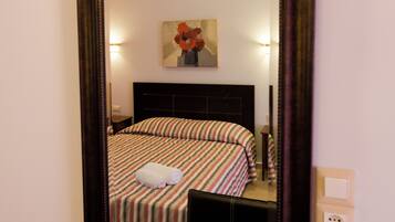 Junior Suite | 1 bedroom, soundproofing, iron/ironing board, free WiFi