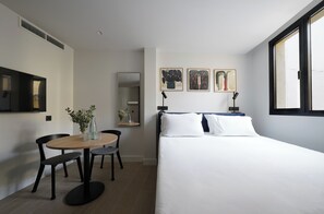 Medium Studio with Kitchen | Premium bedding, in-room safe, individually decorated - Numa Madrid Sol (Madrid)
