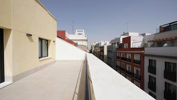 1 Bedroom Apartment with Terrace | 阳台