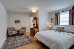 2 bedrooms, iron/ironing board, free WiFi, bed sheets - This house is a 2 bedroom(s), 2 bathrooms, located in Nashville, TN. (Nashville)