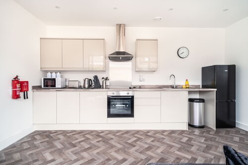 Modern 1 Bed Apartment in Central Wrexham