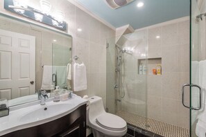 Dutxa, assecador de cabells, tovalloles i sabó 