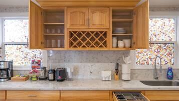 Fridge, microwave, dishwasher, coffee/tea maker