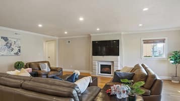 Televisie en een open haard