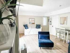 TV, fireplace, offices - Private Penthouse Paradise (Norwich)