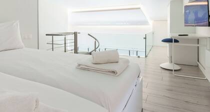 Marousi 2 Bd Luxury Living w Shared Pool