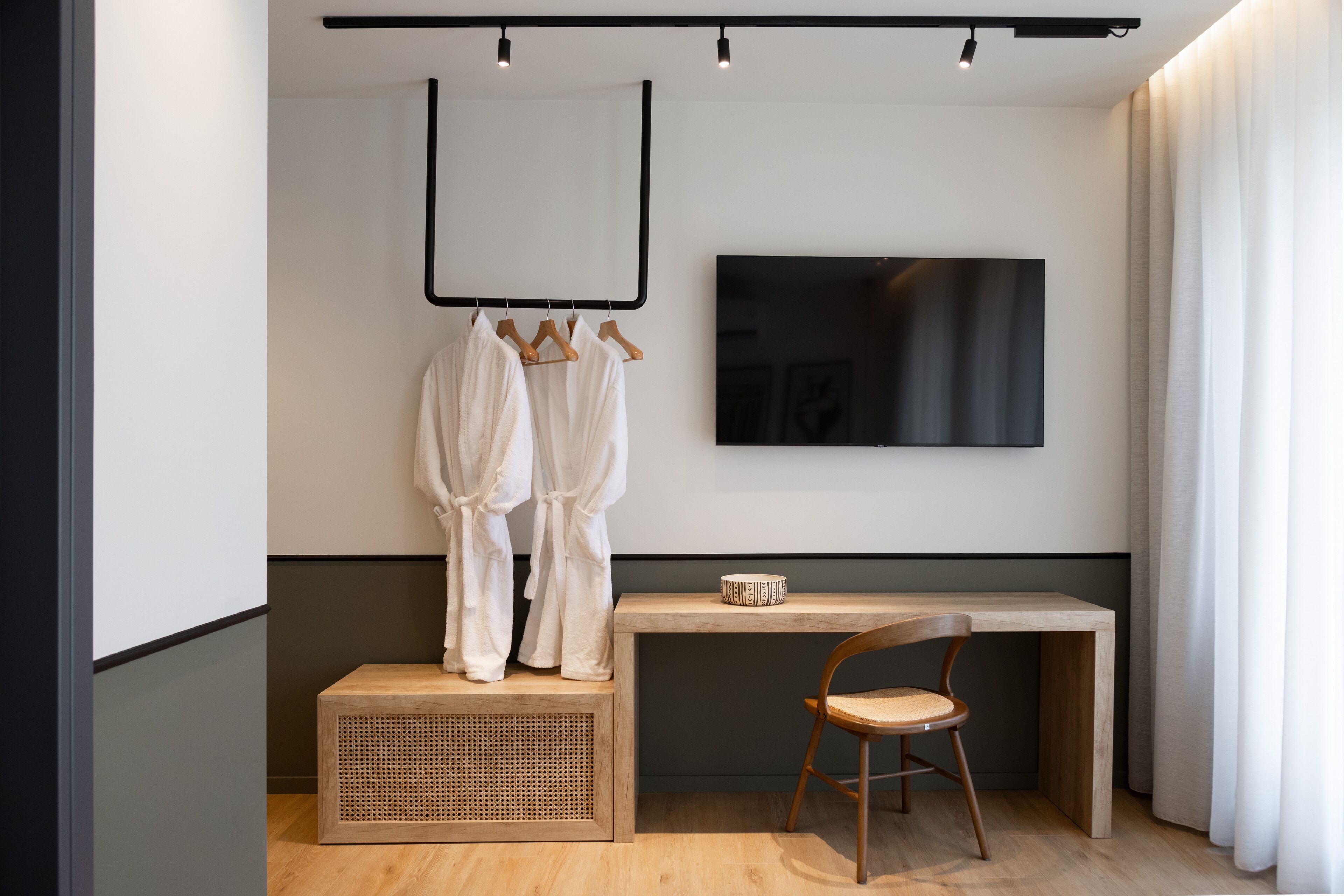 Standard Studio, City View | Hypo-allergenic bedding, desk, soundproofing, iron/ironing board