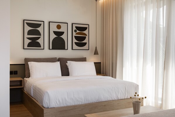 Superior Studio | Hypo-allergenic bedding available, desk, laptop workspace, soundproofing - Rebalance Apartments (Athens)