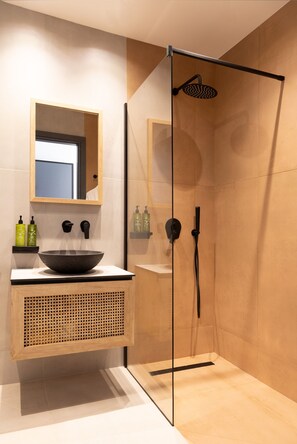 Superior Studio | Bathroom | Shower, rainfall showerhead, hair dryer, bathrobes - Rebalance Apartments (Athens)