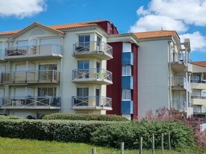 Exterior - Beautiful 1-bedroom apartment, parking, pets allowed, near the golf course (Saint-Jean-de-Monts)