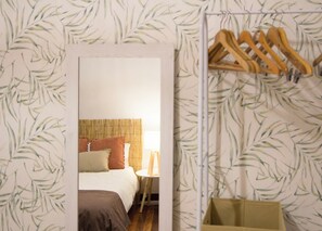 2 habitaciones, tabla de planchar con plancha, wifi y ropa de cama 