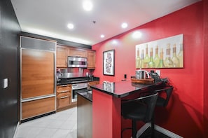 Fridge, microwave, oven, stovetop - SVS: Remodeled 1BD/2BA | Strip View Balcony | Signature at MGM (Las Vegas)