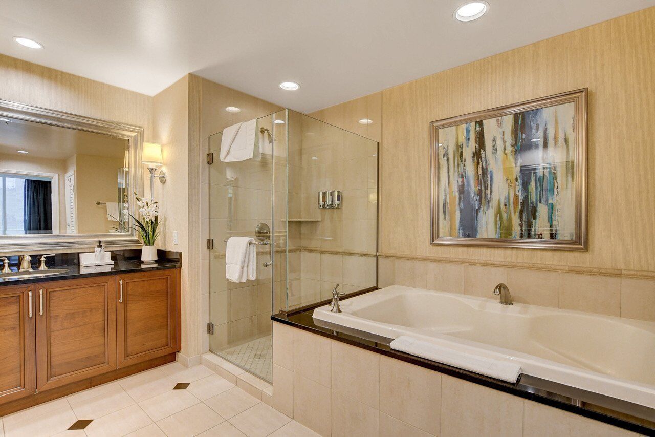 Shower, jetted bath, hair dryer, towels