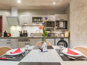 Kühlschrank, Mikrowelle, Ofen, Geschirrspüler