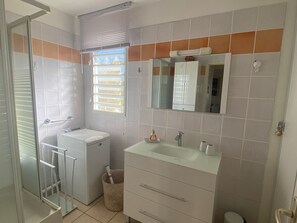 Hair dryer, towels - Spacious 2-bedroom apartment near the beach with large terrace in Sainte-Luce (Sainte-Luce)