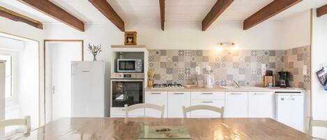 Réfrigérateur, micro-ondes, four, lave-vaisselle