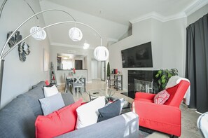 TV - SVS: Bright 1BD Condo | Gated Community | Pool | Near the Strip (Las Vegas)