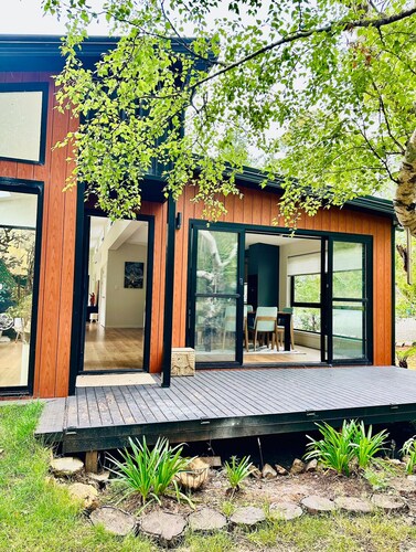 Quamby Bluff Lake House with Private Lake, Kayaking, Mountain, Wedding,Deloraine