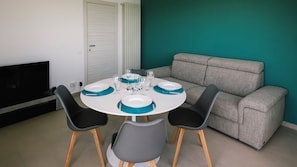 Apartment (1 Bedroom) | Dining