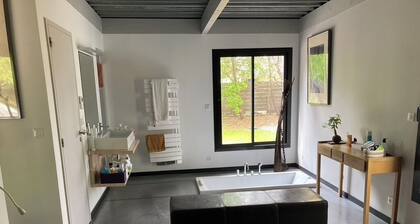 Maison D'architecte en Communion Avec la Nature, à 5 Minutes des Plages