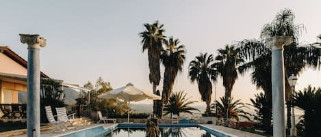 حمام سباحة