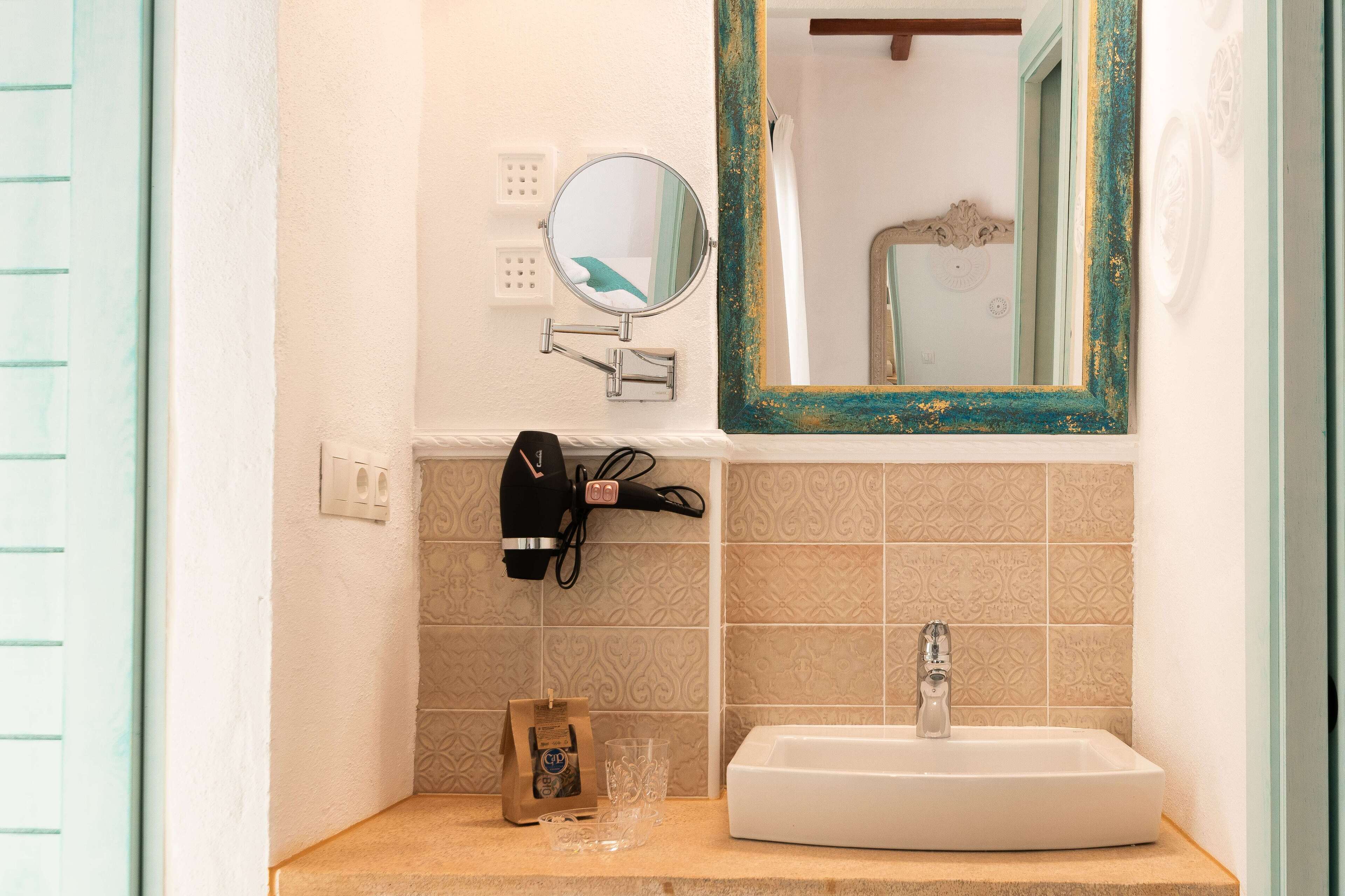 Dusche, Regendusche, kostenlose Toilettenartikel, Haartrockner