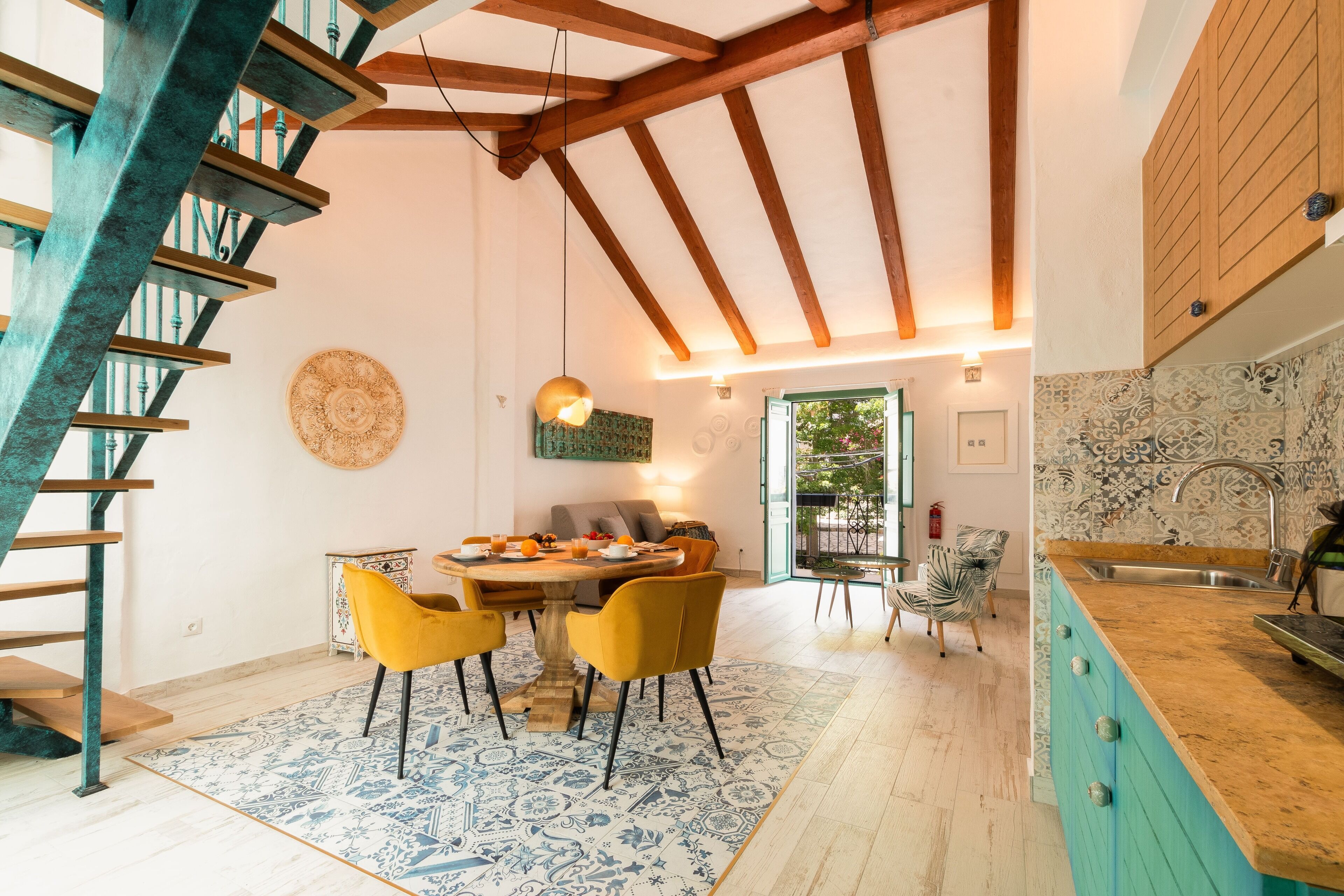 奢华公寓, 露台 | 起居区 | 43-英寸智能电视（配备有线频道）、Netflix、流媒体服务