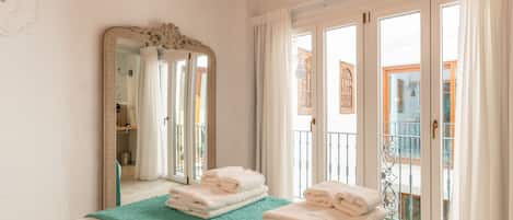 Luxury Apartment, Terrace | 1 bedroom, in-room safe, individually decorated, individually furnished