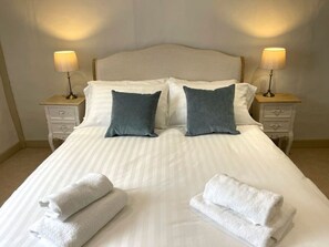 3 chambres, bureau, fer et planche à repasser, Wi-Fi gratuit