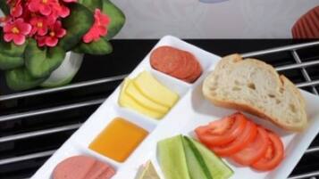 Petit déjeuner préparé à la commande compris tous les jours