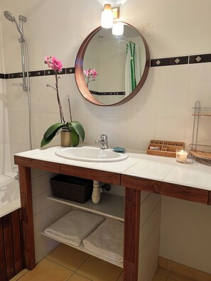 Shower, hair dryer, towels, toilet paper