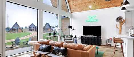 Smart-TV, Bücher, Stereoanlage