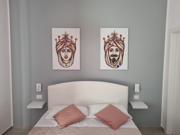 2 bedrooms, travel cot, WiFi, bed sheets