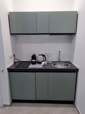 Fridge, coffee/tea maker, electric kettle